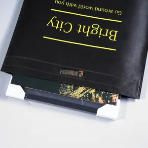 Bolsa de mano de tela no tejida negra con embalaje de arte ecológico y duradero para uso diario.