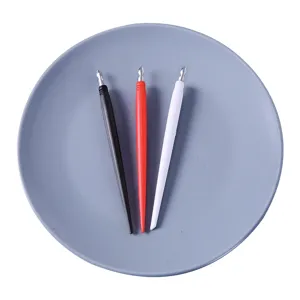 Set krasstiften met metalen punten en kunststof handvatten voor papier en kaarten.
