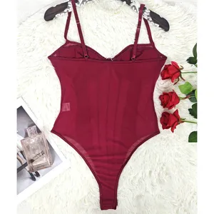 Body transparent en tulle bordeaux avec fines bretelles et design string sexy pour femme.