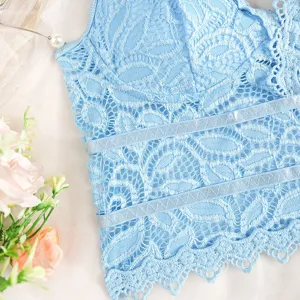 Hellblaue Spitzen-Camisole Detail, ausgehüllte zarte dünne Tassen sexy Unterwäsche.