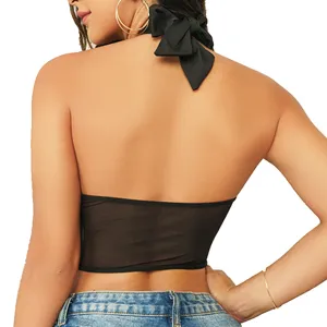 Schwarzes transparentes Mesh-Halter-Crop-Top mit rückenfreiem Design und Schleife.