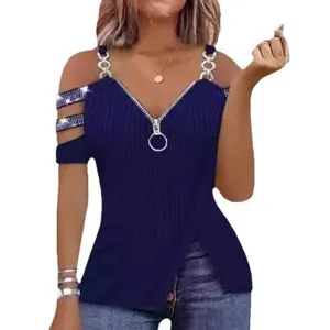 Elegante top a costine da donna con scollo a V, spalle scoperte, zip a catena e dettagli strass.