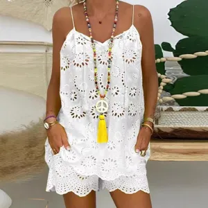 Ensemble caraco et short brodes de motifs ajoures blancs vetement de plage boheme ete femme