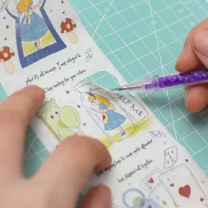 Cinta adhesiva temática de Alice y cuchillo de manualidades tipo lápiz para agenda DIY.