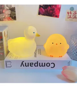 Simpatica luce notturna in silicone a forma di anatra e pulcino, lampada da comodino LED calda.