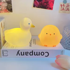 Simpatica luce notturna anatra in silicone e lampada pulcino per camera da letto calda.