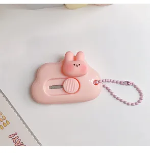 Bonito cúter mini rosa en forma de nube con conejito y cadena de cuentas para oficina.