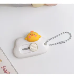 Mini cortador de papel portátil con diseño de nube y pollito amarillo para escuela y oficina.