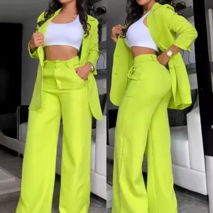 Elegante conjunto de traje de pantalón verde lima para mujer, con blazer de solapa y pantalón.