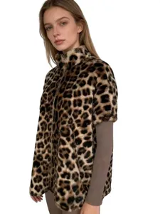 Detailed view of the autumn winter leopard print faux fur zip jacket, cozy plush fabric texture.