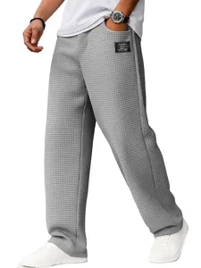 Pantalon droit décontracté gaufré gris pour homme mode automne hiver texturé classique.