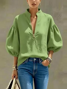 Grüne V-Ausschnitt Bluse mit Metallreißverschluss, lässiges Laternenarm Oberteil Detail.