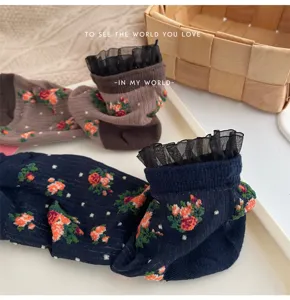 Retro floral short socks with delicate mesh ruffles, breathable thin design for spring and summer.