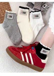 Cute ruffle lace short socks with decorative buttons, sweet college style daily wear socks.
