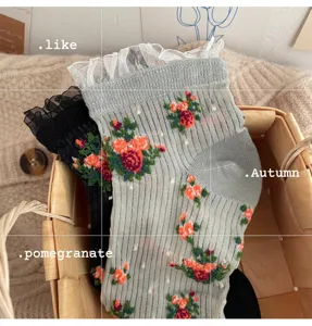 Vintage floral lace short socks, summer thin breathable crystal silk socks for women.