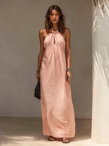 Sommer langes halter neck kleid detail aus baumwolle und leinen in rosa, elegant und bequem.