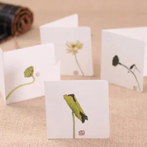 Ensemble de cartes de vœux botaniques créatives avec des illustrations de lotus sur carton.