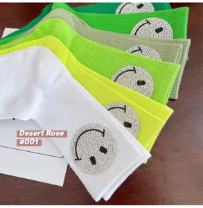 Calzini in cotone con strass smiley alla moda, calze colorate a metà tubo per stile quotidiano.