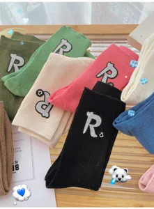 Gemütliche Damen Slouch Socken für Herbst und Winter mit schickem R Silikonabzeichen, Strickdesign