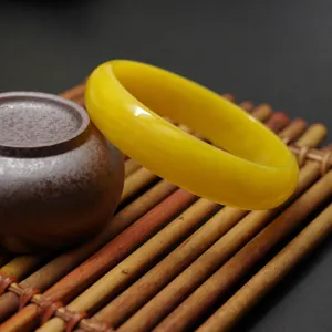 Fashion synthetic amber beeswax bracelet for women, glossy yellow single circle bangle.