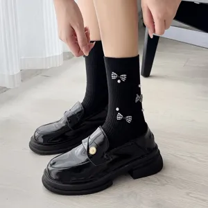 Sweet bow and pearl mid-tube socks for women, stylish versatile casual black socks.