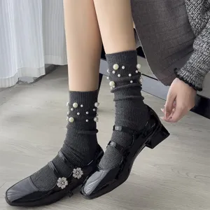 Women pearl mid-calf socks winter dark grey knitted slouch hosiery with black mary jane shoes.