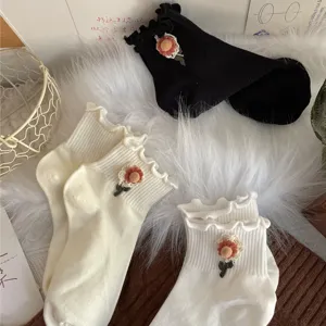 Sweet daisy ruffled mid-tube socks, cute Japanese style cotton socks for women, spring autumn casual footwear.