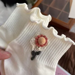 Sweet white ruffle mid-calf socks with cute 3D daisy flower for sweet Japanese style daily wear.