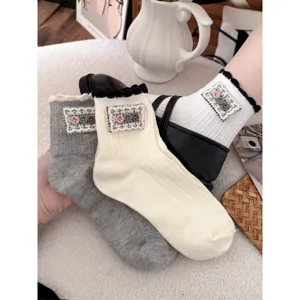 Women cute ruffled lace socks Japanese style decorative buttons short socks hosiery