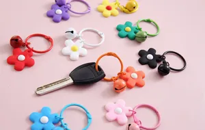 Kleurrijke bloem sleutelhanger met bel snoepkleur sleutelring schattige tassenhangers