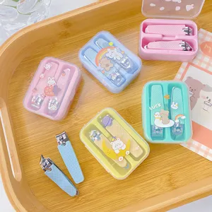 Niedliches tragbares Nagelknipser Set mit Aufbewahrungsbox für bunte Maniküre Werkzeuge.