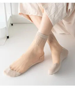 Summer thin women ice silk socks anti-snag lace crystal short socks with breathable cotton bottom.