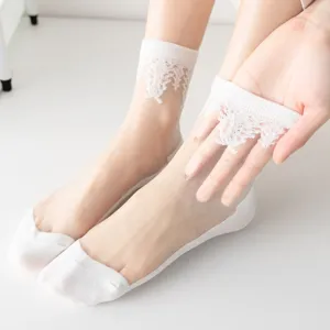 Summer ice silk lace short socks for women, breathable thin crystal socks with cotton sole.