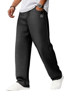 Vue detaillee du pantalon de loisirs pour homme en tricot gaufre texture droit.