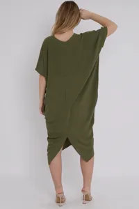 Χαλαρό oversized midi φόρεμα με πίσω σχίσιμο, κοντό μανίκι για καλοκαιρινή εμφάνιση.