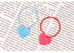 Pulsera de cuentas de corazón de metal pintura al horno llavero colgante set, accesorios.