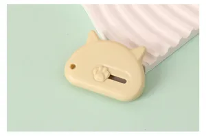 Schattig mini kattenpootje hobbymes, draagbare pakketsnijder in duidelijke detailweergave.