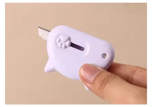 Schattig mini kattenhobbymes, draagbare doosopener, creatieve schrijfwaren voor school en bureau.
