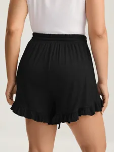 Schwarze High-Waist-Freizeitshorts mit Rüschensaum Rückendetail und elastischem Bund.