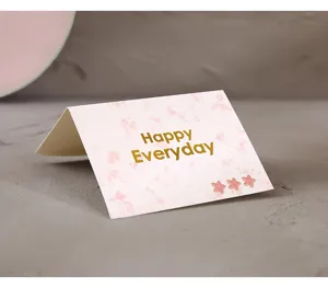 Carte de vœux dorée créative, texture aquarelle rose, parfaite pour les cadeaux d'anniversaire.