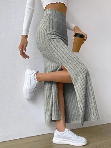 Hoher Bund gerippter Strick Midi Rock mit Seitenschlitz, elegante Damen Bekleidung.