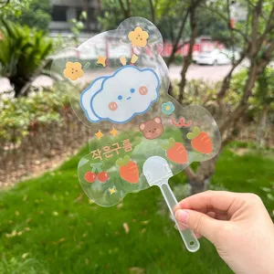 Abanico de mano transparente DIY con lindos diseños de oso y nube de dibujos, mango plástico.