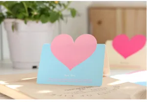 Carte de vœux créative avec cœur rose, parfaite pour la Saint-Valentin et les cadeaux d'anniversaire.