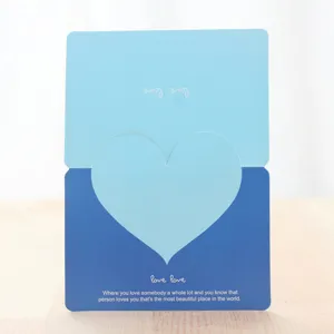 Carte de vœux créative en forme de cœur pour la Saint-Valentin et les anniversaires.
