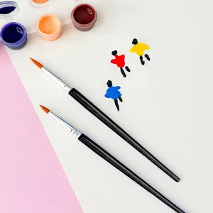 Professionele puntige aquarelpenselen met kunststof handvatten voor kunstenaars en schilders.
