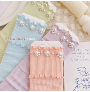 Süße Damen Rüschen Perlen Wadenstrümpfe Lolita JK Baumwollsocken Detailansicht.