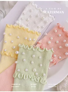 Candy color ruffle socks with pearl decoration, cute sweet style mid-tube cotton socks for women.