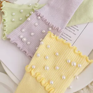 Candy color cute ruffled mid-tube socks with elegant faux pearls for spring and autumn wear.