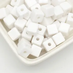 Massief witte acryl vierkante kubuskralen voor DIY handgemaakte armbanden sieraden accessoires.