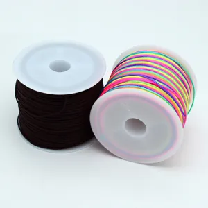 Nylon jade koord detailopname, meerkleurig en bruin voor DIY handgemaakte sieraden maken.